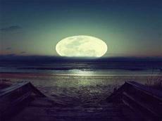 海上生明月 天涯共此时